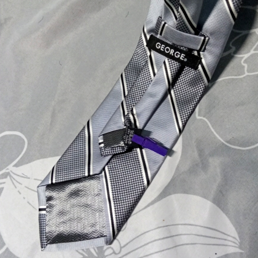 George multi patern tie - Picture 3 of 5